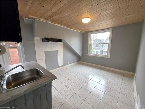 220 Emerald Street N, Hamilton, ON - Indoor