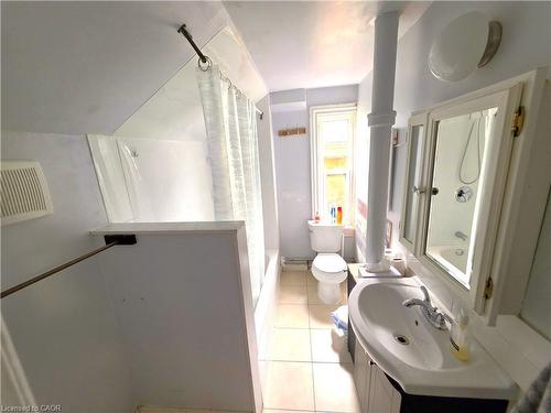 220 Emerald Street N, Hamilton, ON - Indoor Photo Showing Bathroom