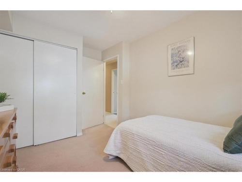 921-1450 Glen Abbey Gate, Oakville, ON - Indoor Photo Showing Bedroom
