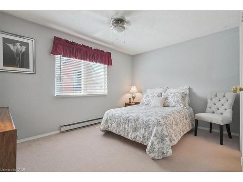 921-1450 Glen Abbey Gate, Oakville, ON - Indoor Photo Showing Bedroom