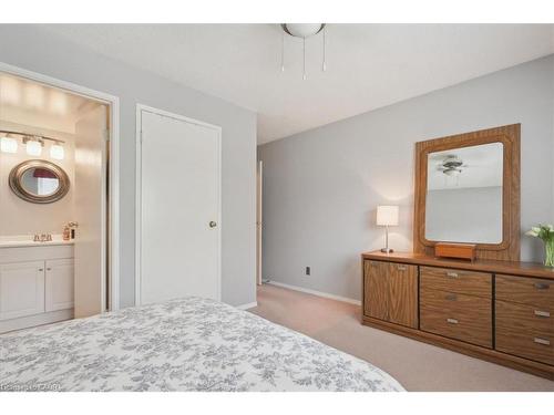 921-1450 Glen Abbey Gate, Oakville, ON - Indoor Photo Showing Bedroom