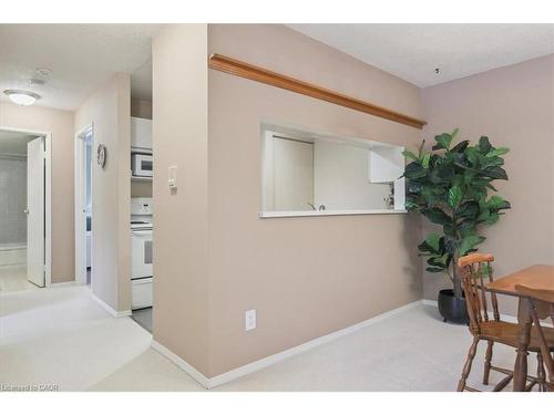 921-1450 Glen Abbey Gate, Oakville, ON - Indoor