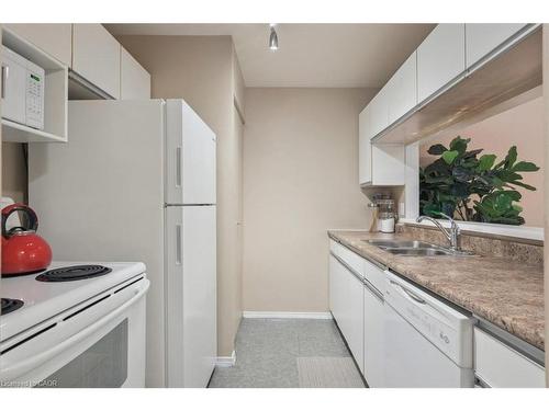 921-1450 Glen Abbey Gate, Oakville, ON - Indoor Photo Showing Kitchen With Double Sink