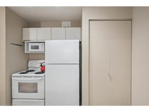 921-1450 Glen Abbey Gate, Oakville, ON - Indoor Photo Showing Kitchen