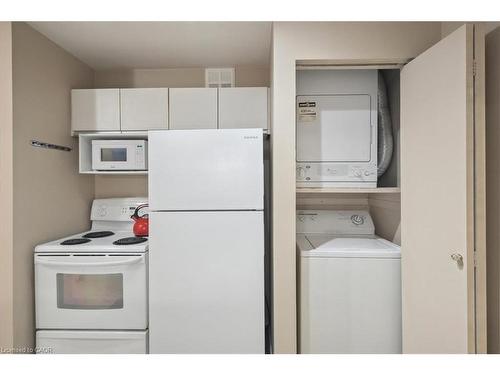 921-1450 Glen Abbey Gate, Oakville, ON - Indoor Photo Showing Kitchen