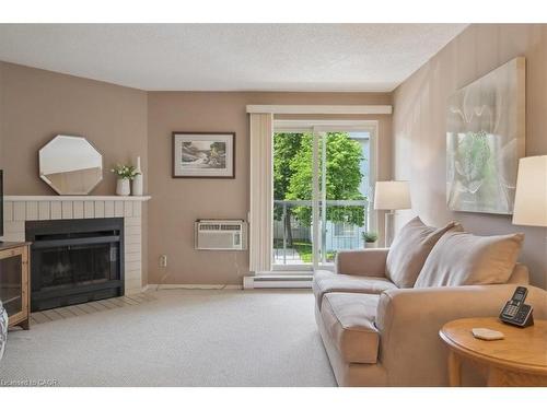 921-1450 Glen Abbey Gate, Oakville, ON - Indoor Photo Showing Living Room With Fireplace