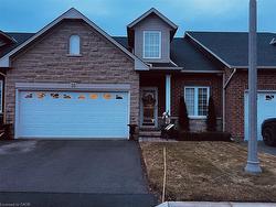 35 Gravenhurst Trail  Glanbrook, ON L9B 2X8