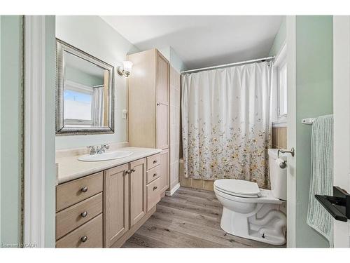 13 Spiers Crescent, Cambridge, ON - Indoor Photo Showing Bathroom