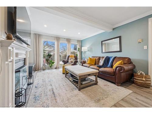 13 Spiers Crescent, Cambridge, ON - Indoor Photo Showing Living Room