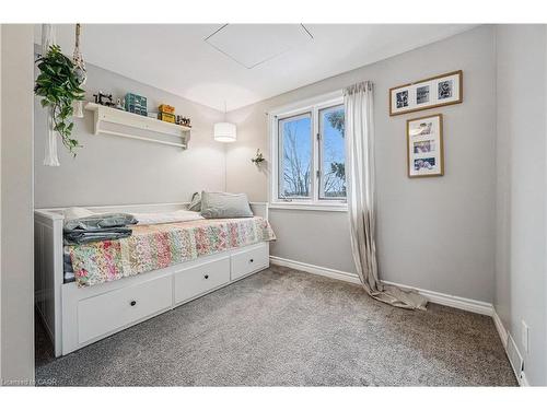 13 Spiers Crescent, Cambridge, ON - Indoor Photo Showing Bedroom