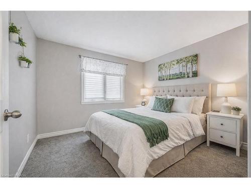 13 Spiers Crescent, Cambridge, ON - Indoor Photo Showing Bedroom