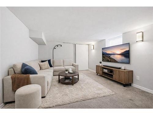 13 Spiers Crescent, Cambridge, ON - Indoor Photo Showing Living Room