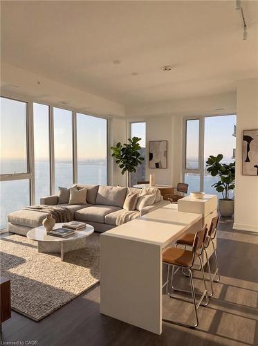 2405-370 Martha Street, Burlington, ON - Indoor