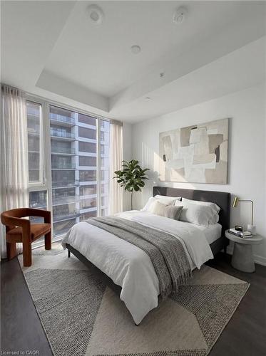 2405-370 Martha Street, Burlington, ON - Indoor Photo Showing Bedroom