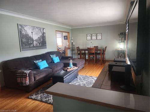 130 Balmoral Drive, Brantford, ON - Indoor Photo Showing Living Room