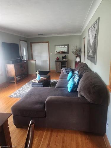 130 Balmoral Drive, Brantford, ON - Indoor Photo Showing Living Room
