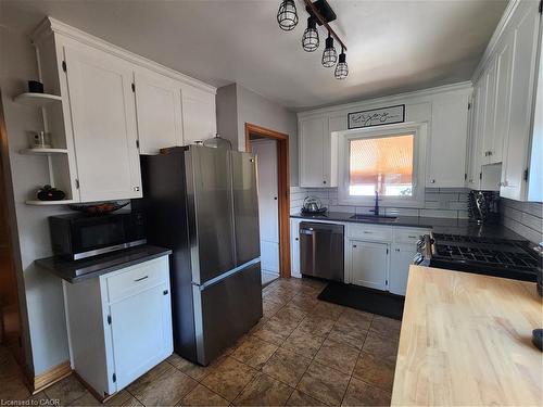 130 Balmoral Drive, Brantford, ON - Indoor Photo Showing Kitchen