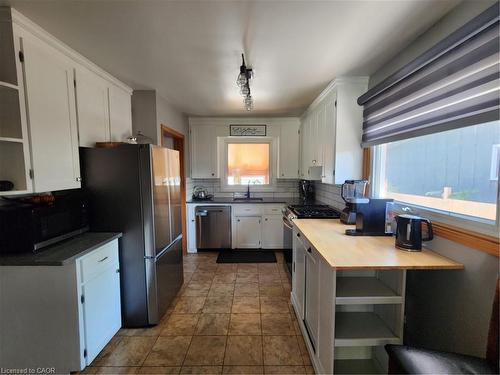 130 Balmoral Drive, Brantford, ON - Indoor Photo Showing Kitchen