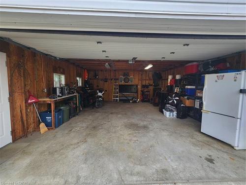 130 Balmoral Drive, Brantford, ON - Indoor Photo Showing Garage