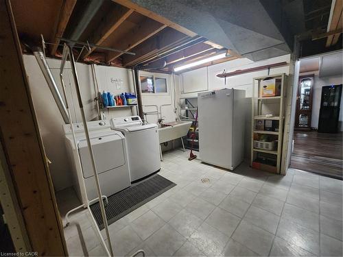 130 Balmoral Drive, Brantford, ON - Indoor Photo Showing Laundry Room
