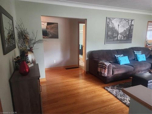 130 Balmoral Drive, Brantford, ON - Indoor Photo Showing Living Room