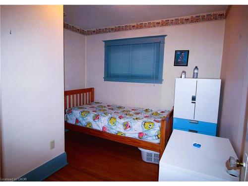 88 Cline Avenue N, Hamilton, ON - Indoor Photo Showing Bedroom
