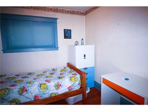 88 Cline Avenue N, Hamilton, ON - Indoor Photo Showing Bedroom