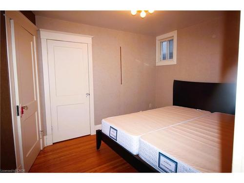 88 Cline Avenue N, Hamilton, ON - Indoor Photo Showing Bedroom