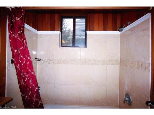 88 Cline Avenue N, Hamilton, ON - Indoor Photo Showing Bathroom