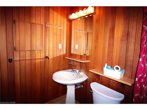 88 Cline Avenue N, Hamilton, ON - Indoor Photo Showing Bathroom