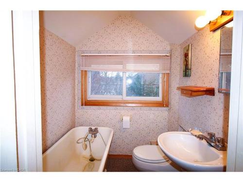 88 Cline Avenue N, Hamilton, ON - Indoor Photo Showing Bathroom