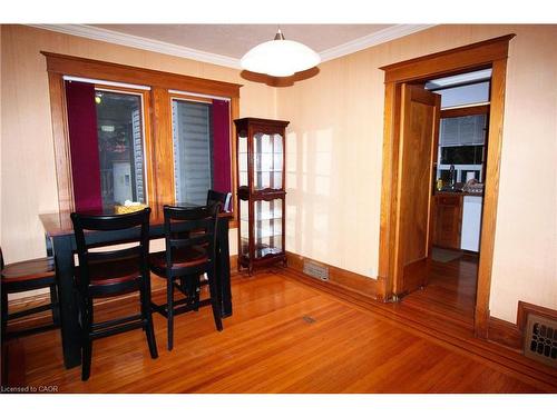 88 Cline Avenue N, Hamilton, ON - Indoor Photo Showing Dining Room