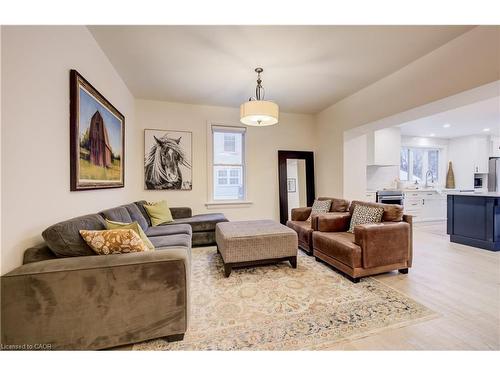 38 Euclid Avenue, Waterloo, ON - Indoor Photo Showing Living Room