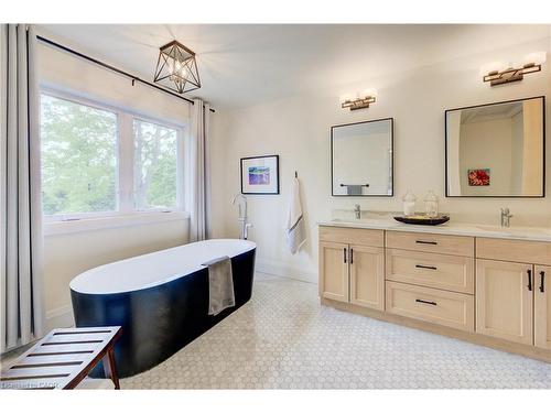 38 Euclid Avenue, Waterloo, ON - Indoor Photo Showing Bathroom