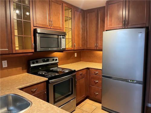 1028 Main Street W, Hamilton, ON - Indoor Photo Showing Kitchen
