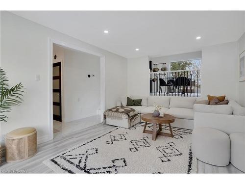 49 Wyandotte Court, Kitchener, ON - Indoor Photo Showing Living Room
