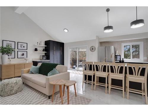 49 Wyandotte Court, Kitchener, ON - Indoor Photo Showing Living Room