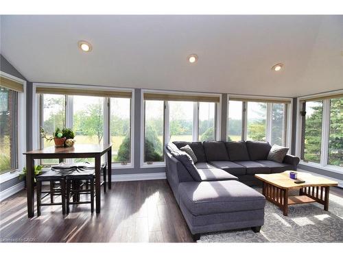 1284 Highway 54, Caledonia, ON - Indoor Photo Showing Living Room