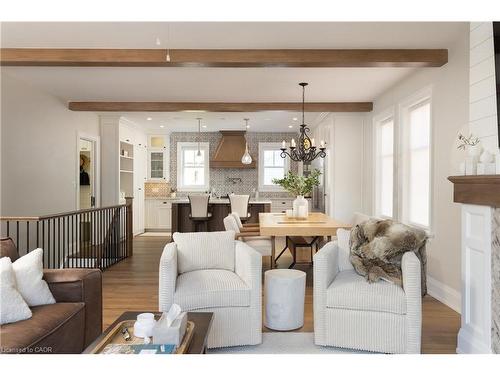 2195 Courtland Drive, Burlington, ON - Indoor Photo Showing Living Room
