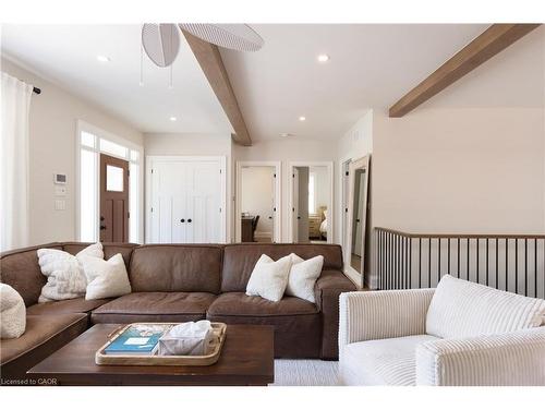2195 Courtland Drive, Burlington, ON - Indoor Photo Showing Living Room