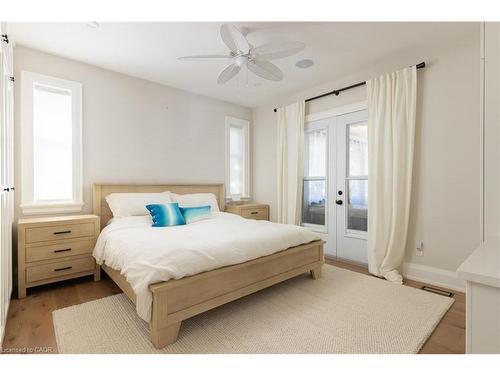 2195 Courtland Drive, Burlington, ON - Indoor Photo Showing Bedroom