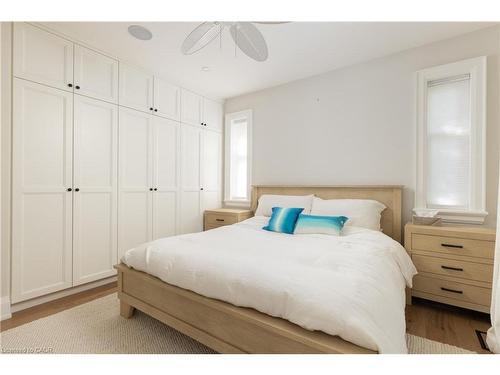 2195 Courtland Drive, Burlington, ON - Indoor Photo Showing Bedroom