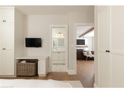 2195 Courtland Drive, Burlington, ON - Indoor