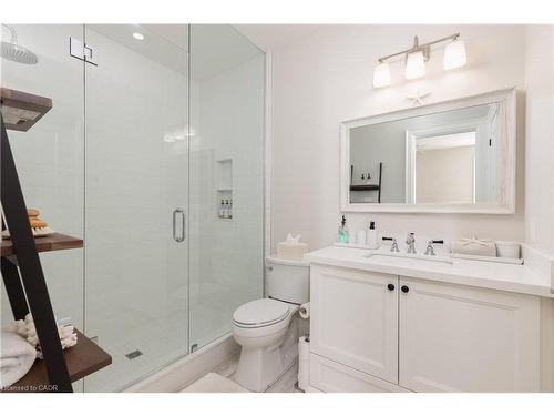 2195 Courtland Drive, Burlington, ON - Indoor Photo Showing Bathroom