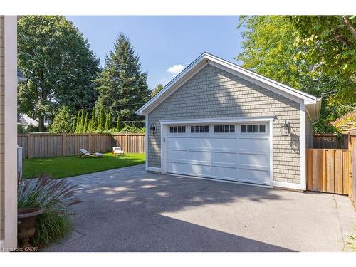 2195 Courtland Drive, Burlington, ON - Outdoor