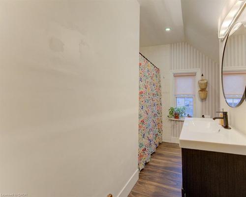 257 Guelph Street, Kitchener, ON - Indoor Photo Showing Bathroom