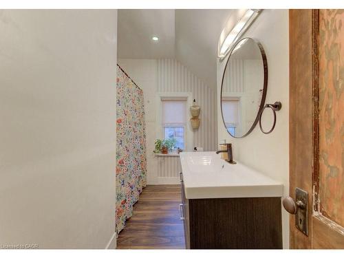 257 Guelph Street, Kitchener, ON - Indoor Photo Showing Bathroom