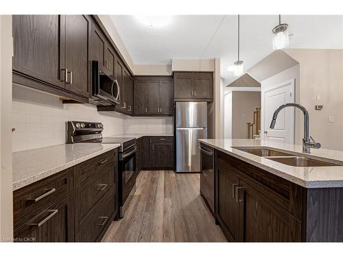 24-143 Elgin Street N, Cambridge, ON - Indoor Photo Showing Kitchen With Double Sink With Upgraded Kitchen