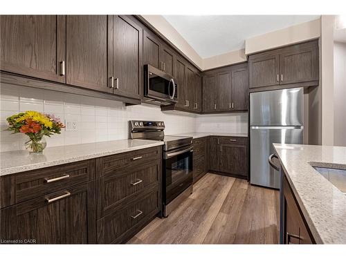 24-143 Elgin Street N, Cambridge, ON - Indoor Photo Showing Kitchen With Double Sink