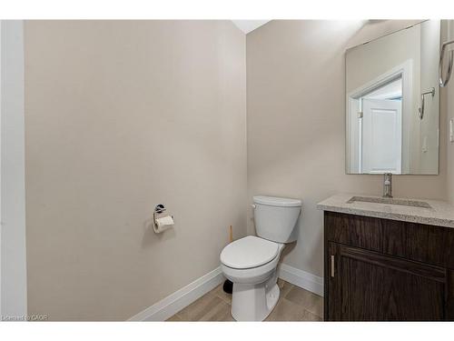 24-143 Elgin Street N, Cambridge, ON - Indoor Photo Showing Bathroom